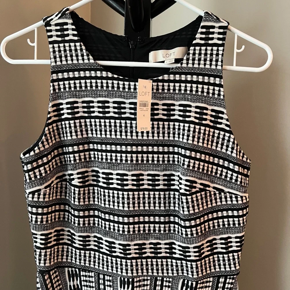 LOFT Black & White Geo Textured Flare Sleeveless Dress - Picture 4 of 8